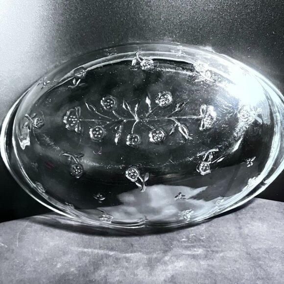 1960s Anchor Hocking Savannah Oval 2qt. Casserole Dish Floral Embossed Design - Picture 3 of 8